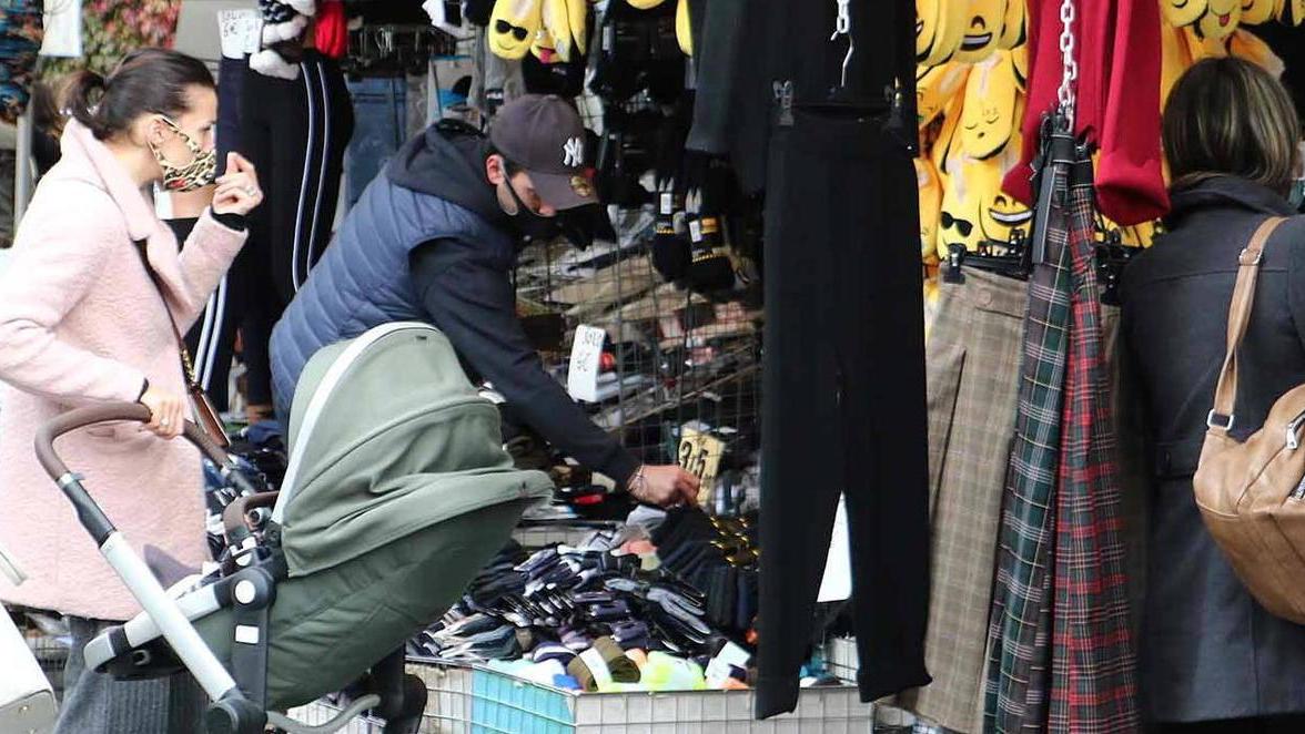 Gli ambulanti in coro: «Paura e pochi soldi, mai andata così male»