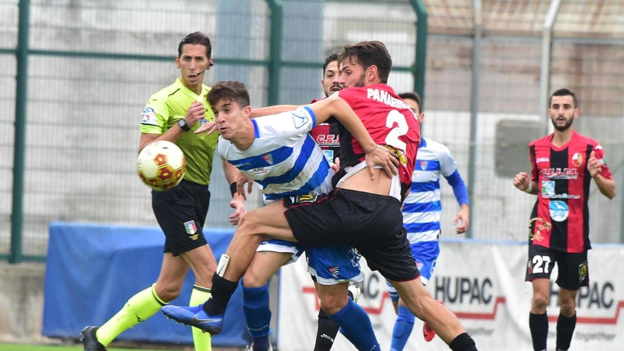 Lucchese in caduta libera resta ultima e prende tre gol anche dalla Pro Patria