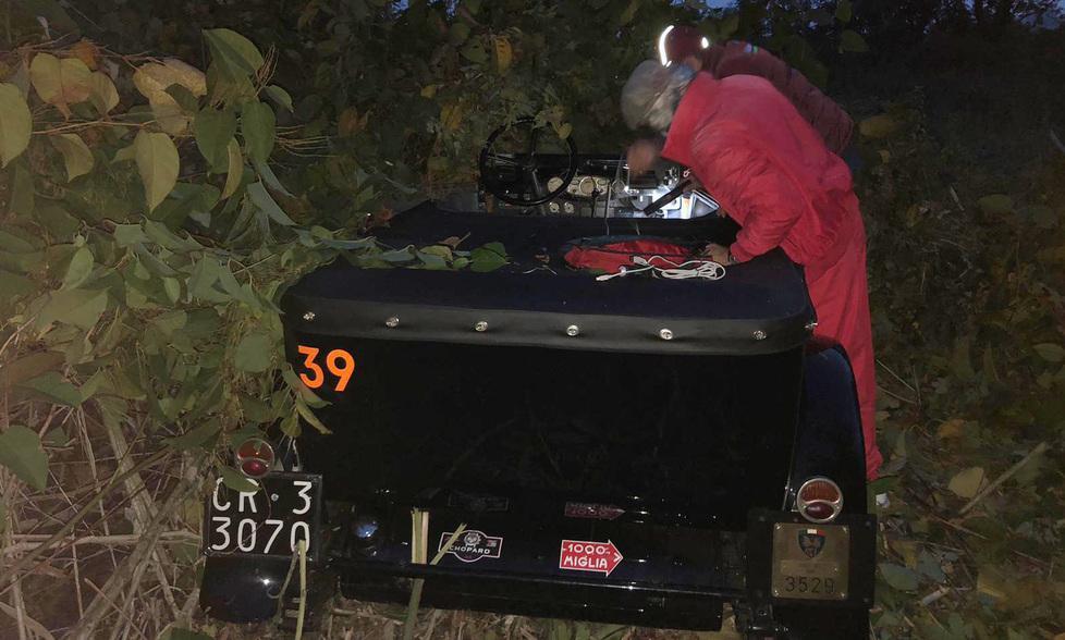 Sterzo rotto sull’argine, l’auto vola in golena