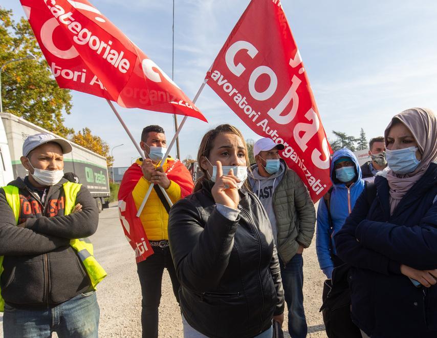Poche ore lavoro Sale la protesta a Spreafico frutta 
