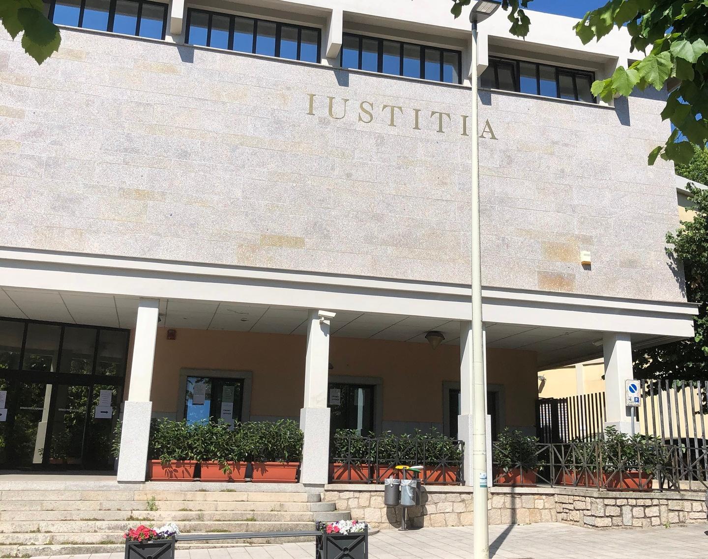 Botte e insulti alla ex: Ragatzu a giudizio 