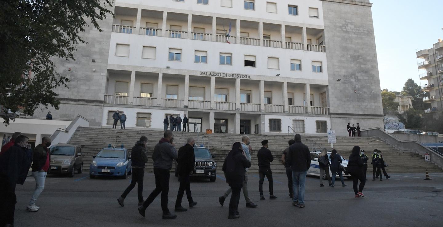 Blocco della 131 dal gup 10 pastori 