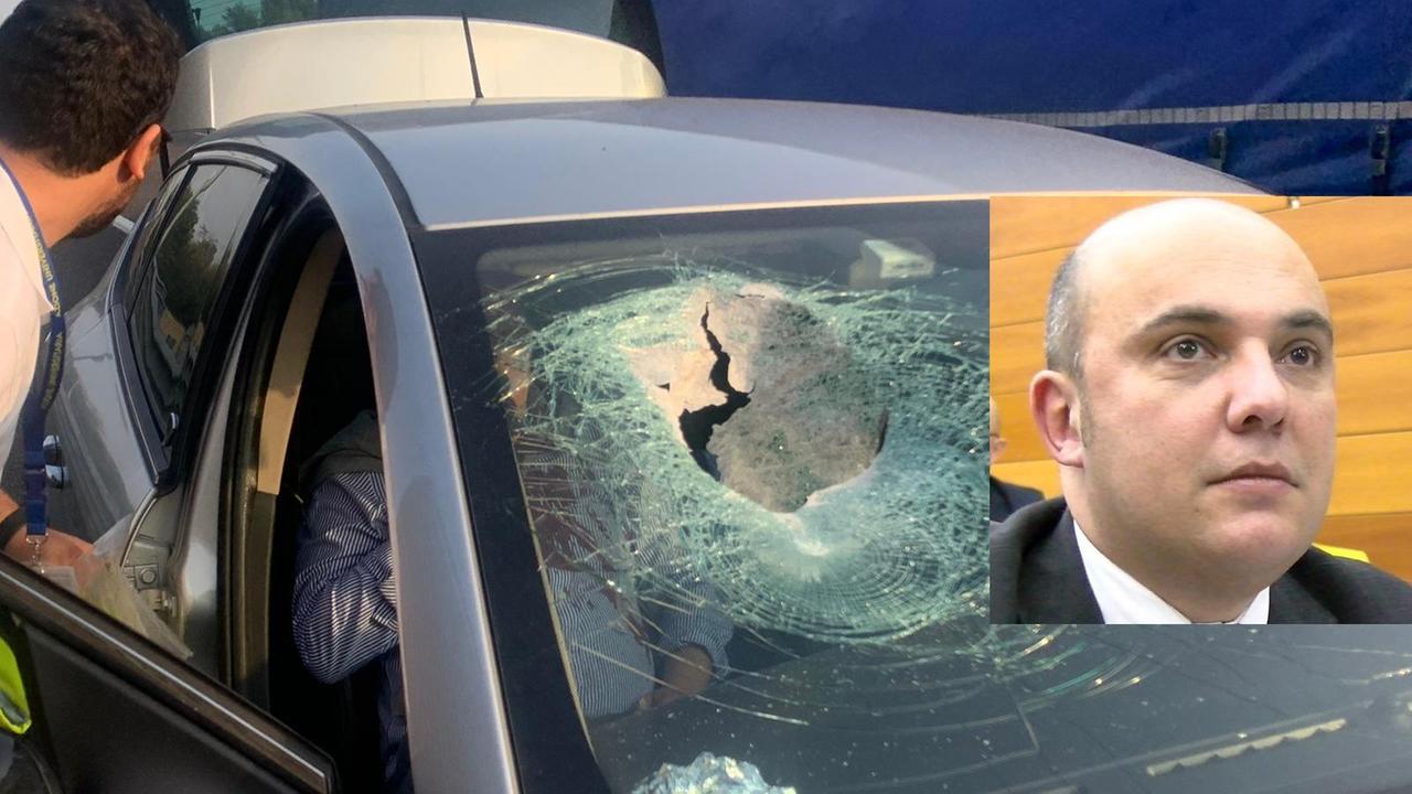 Modena Un masso in auto come un proiettile Ferito grave Michele Barcaiuolo