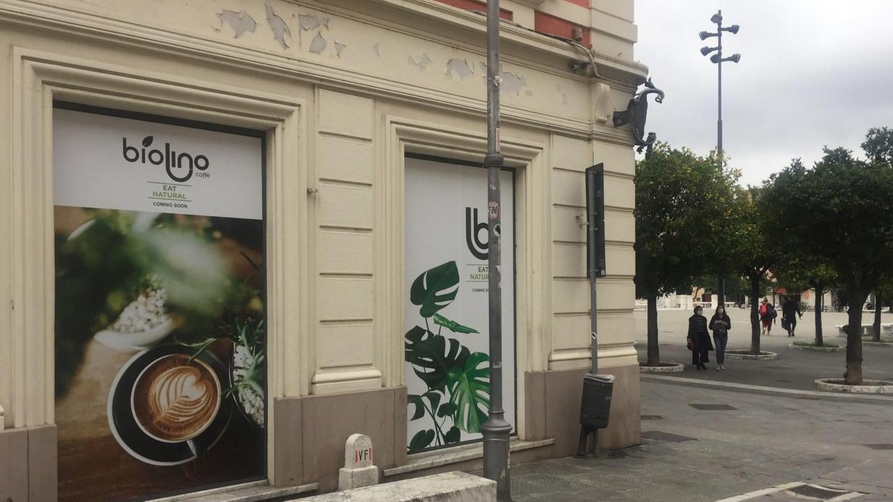 Massa, c'è chi sfida il virus: apre in pieno centro storico locale con cibo tipico naturale