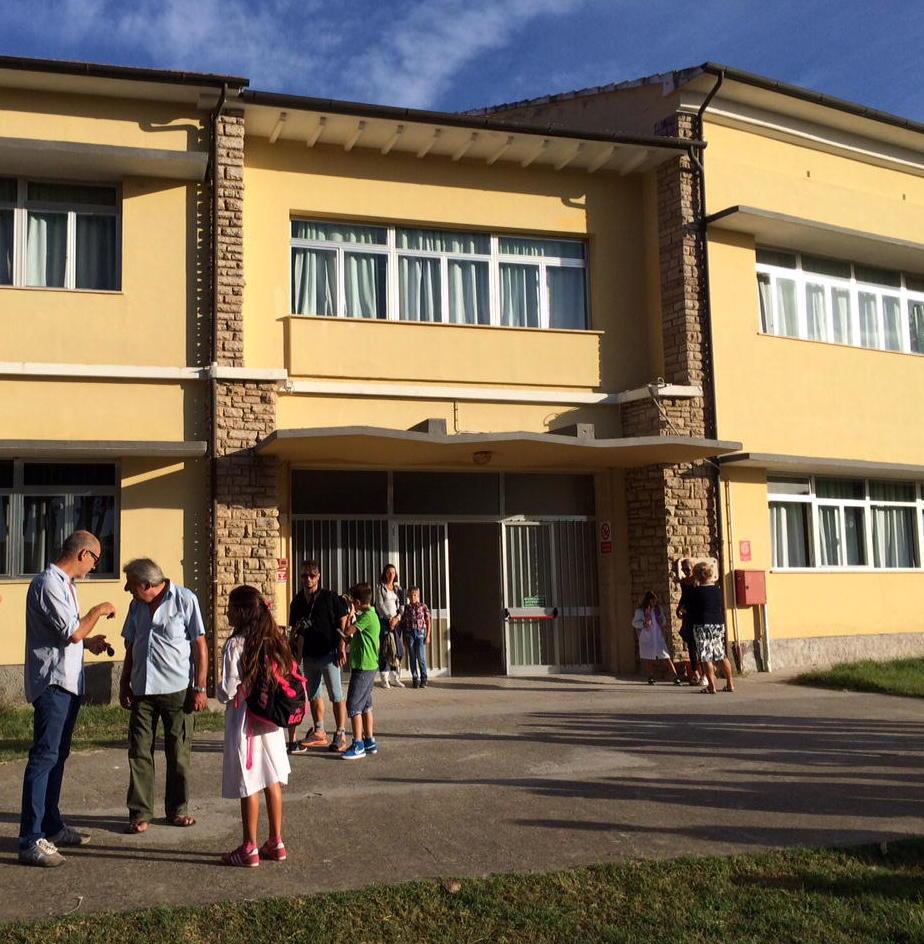 Bimbo positivo al coronavirus a Cecina e classe a casa, la protesta: «Lasciati senza informazioni» 