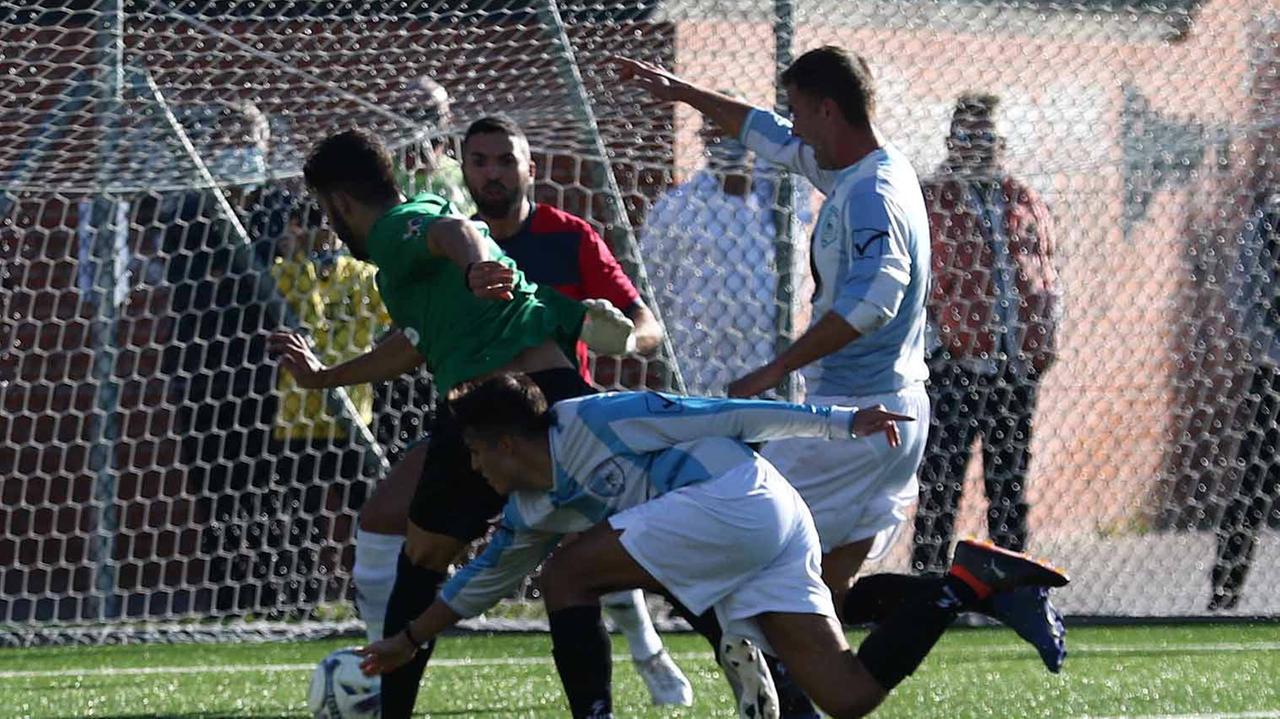 Il calcio dilettanti con le spalle al muro: le reazioni dei club della Versilia