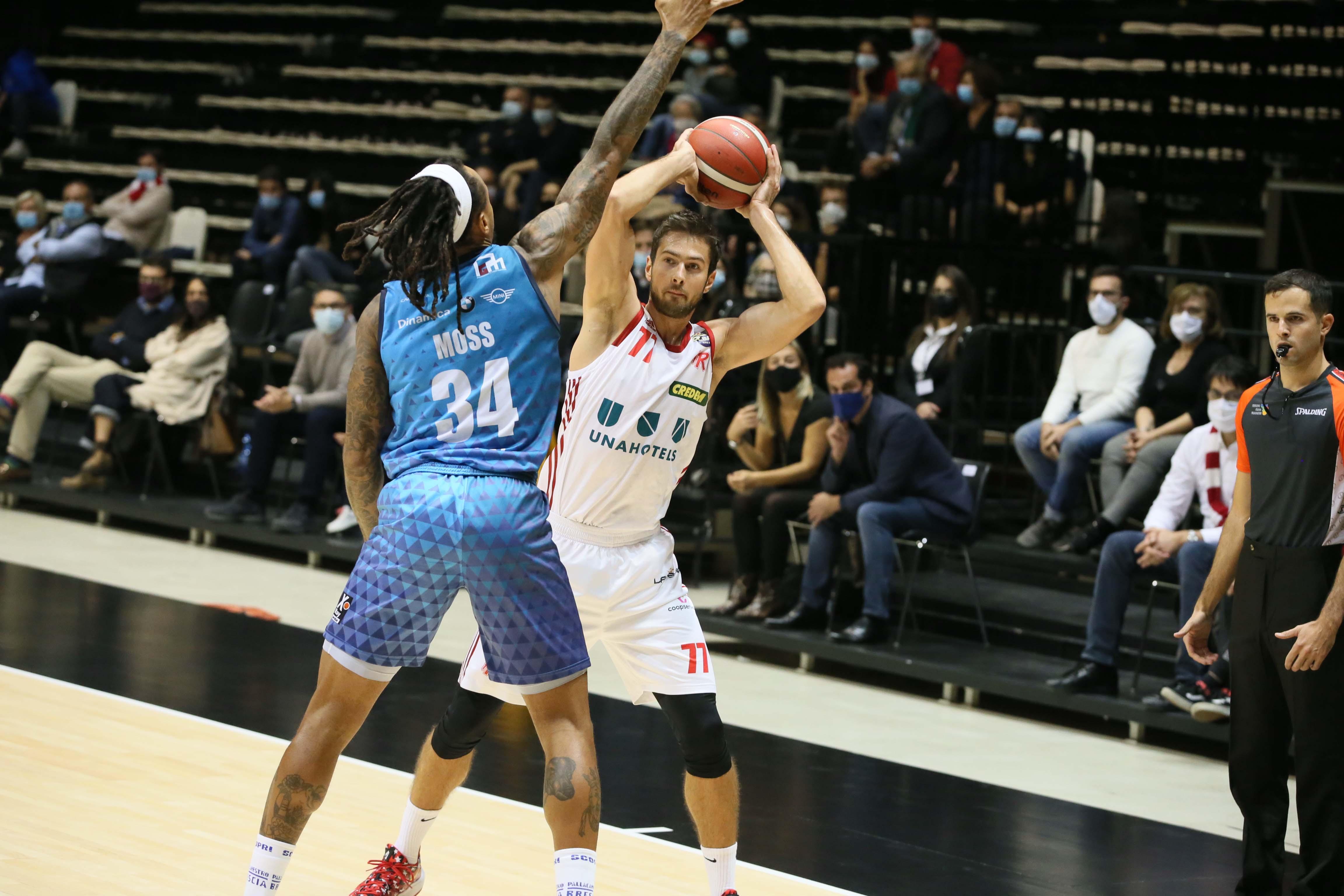 La guardia biancorossa Tomas Kyzlink nel match contro la Germani Brescia