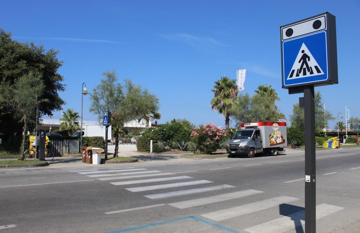 Attraversamento pedonale in sicurezza sull’Aurelia a Focette 