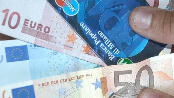 Usa una carta clonata per fare acquisti Denunciato un 21enne