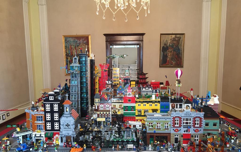 In mostra castelli e astronavi di mattoncini Lego 