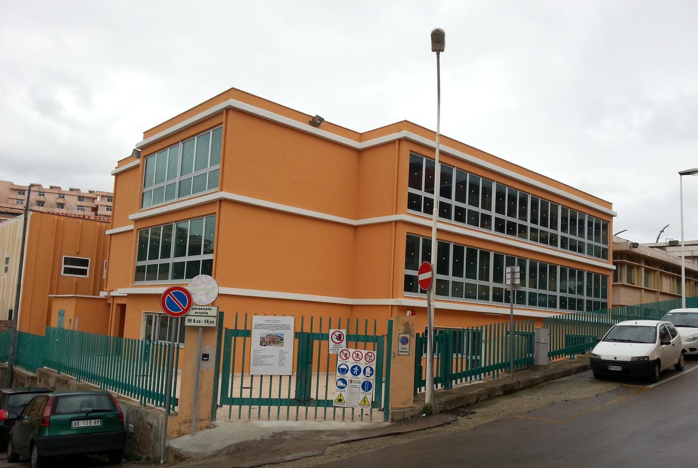 Insegnante positiva, due classi a casa 