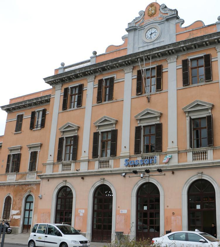 Sassari, ripreso dalle telecamere mentre picchia la compagna 