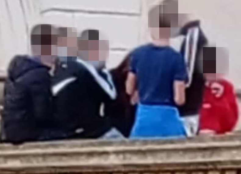 Multati 27 ragazzini senza mascherina 