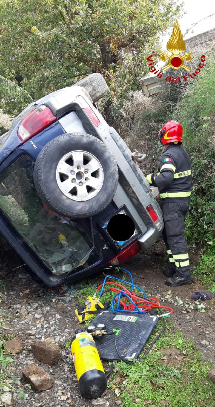 Fuoristrada si ribalta in campagna a Meana Sardo: muore 55enne