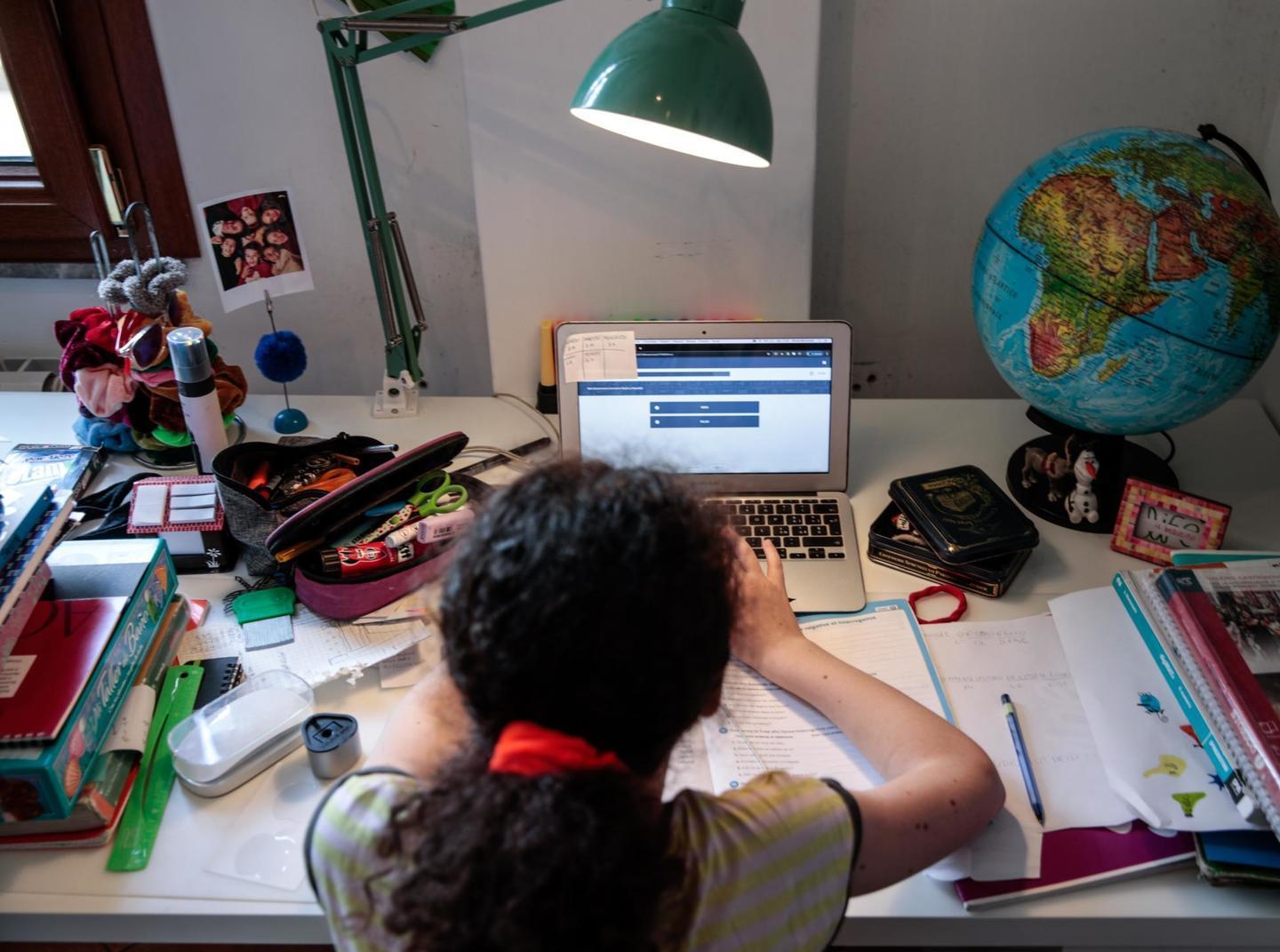 Fiato sospeso per le scuole superiori: il 26 ottobre vertice per scegliere la didattica 
