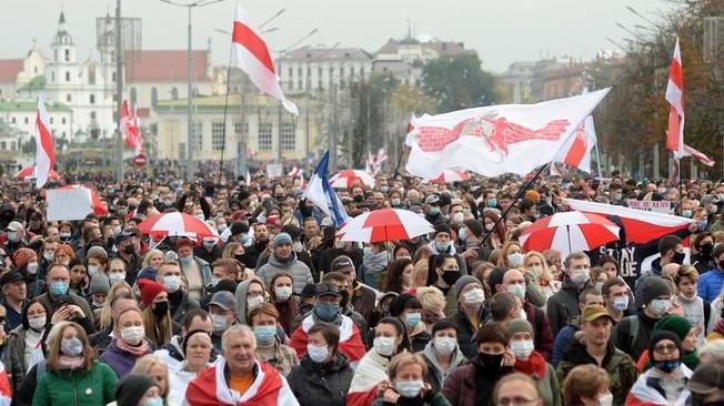 Bielorussia: da polizia granate assordanti su manifestanti