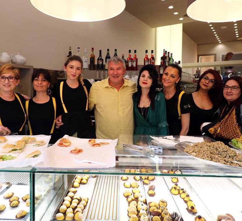 L'imprenditore delle pasticcerie: «Perdo il 40% e lascio 10 dipendenti a casa» 