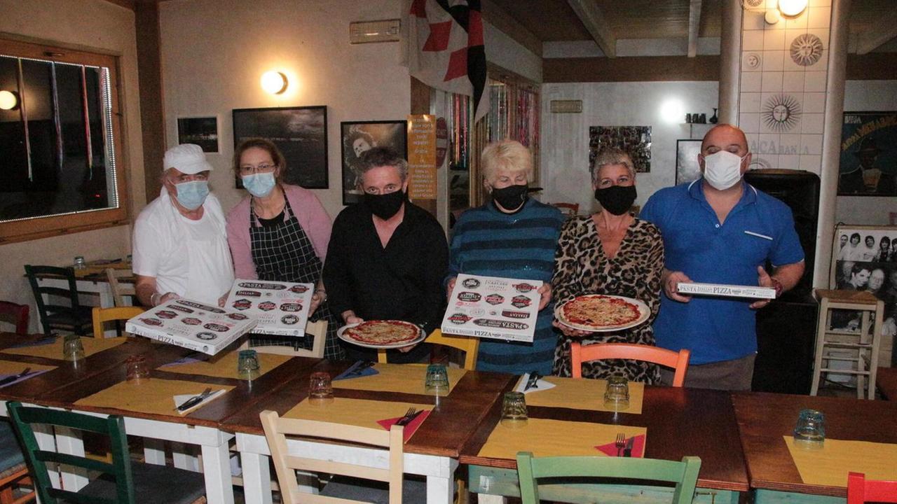 Stop alle 18, bar e ristoranti scendono in piazza