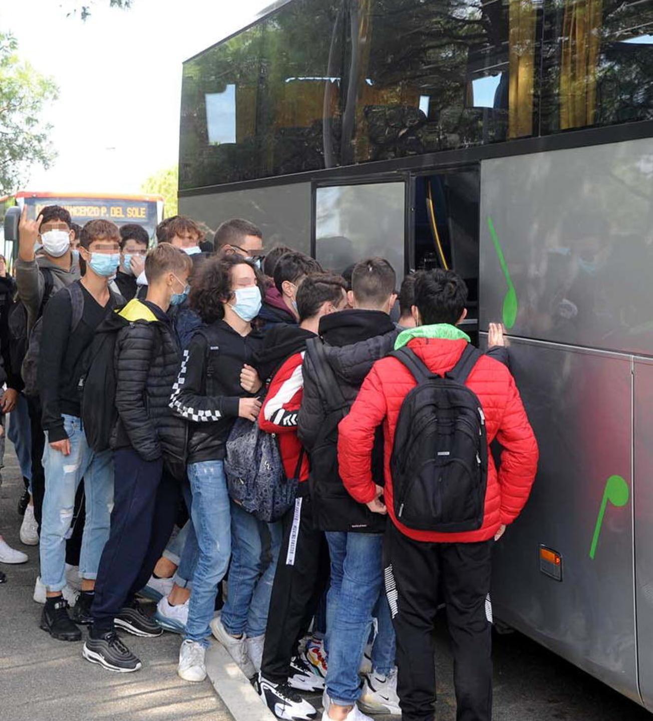 Le scuole superiori e la didattica a distanza «Se serve siamo pronti ma il problema non è qui»