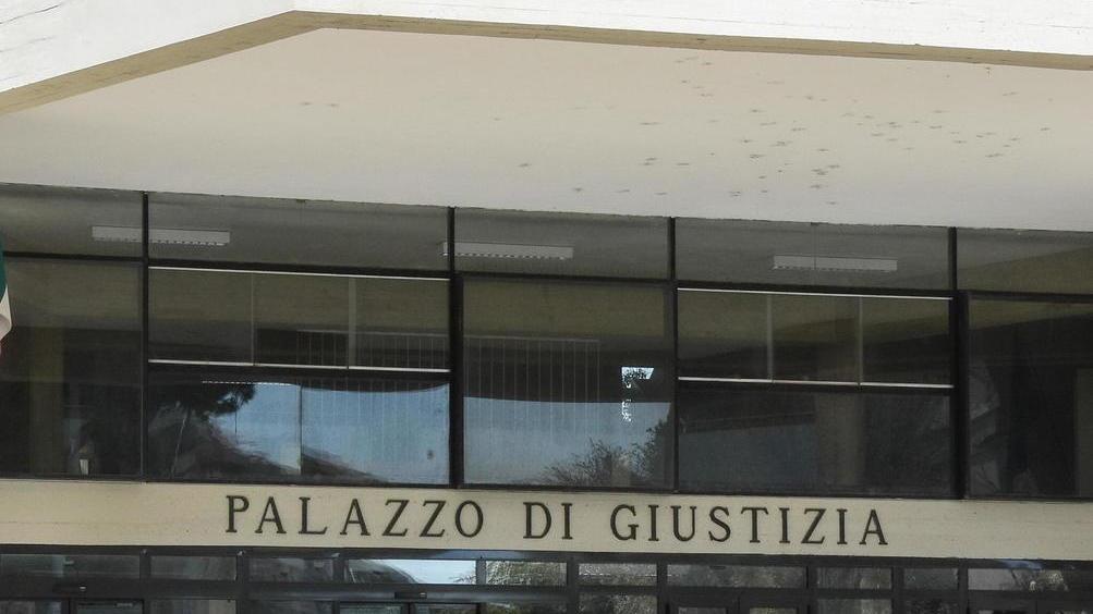 «Voleva costringere la sua fidanzata a prostituirsi in strada»