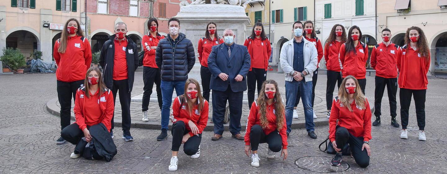 Lo School di serie B2 si presenta in piazza