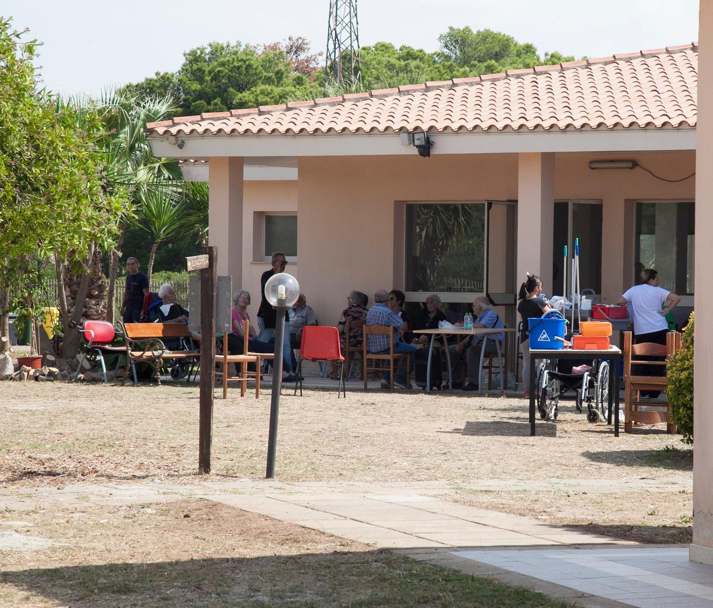 Un positivo al centro anziani di Fertilia 