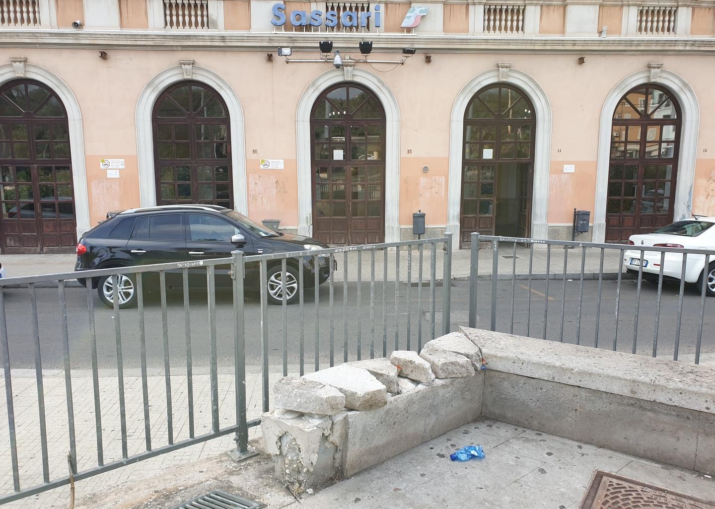 Divieto di avvicinarsi alla compagna dopo le botte alla stazione 