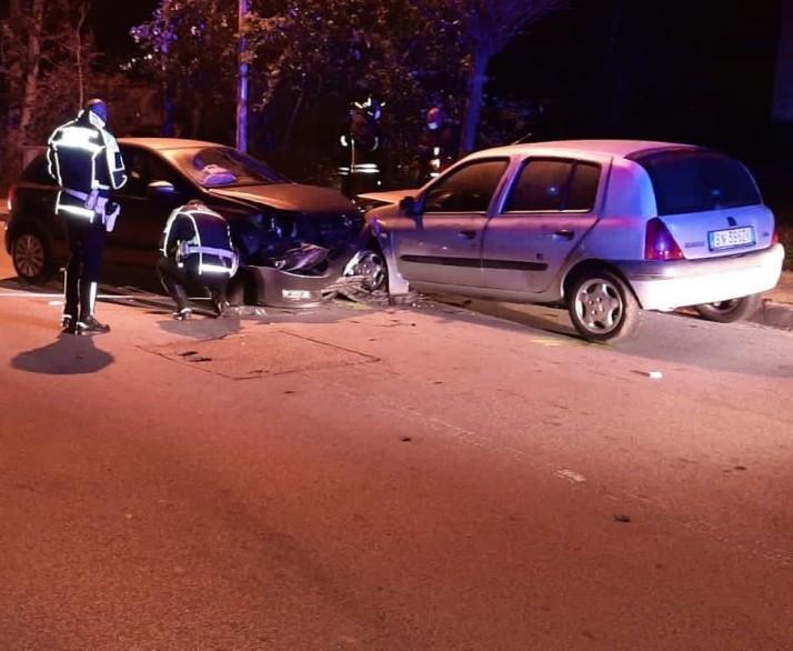 Cinque ragazze ferite in uno schianto 