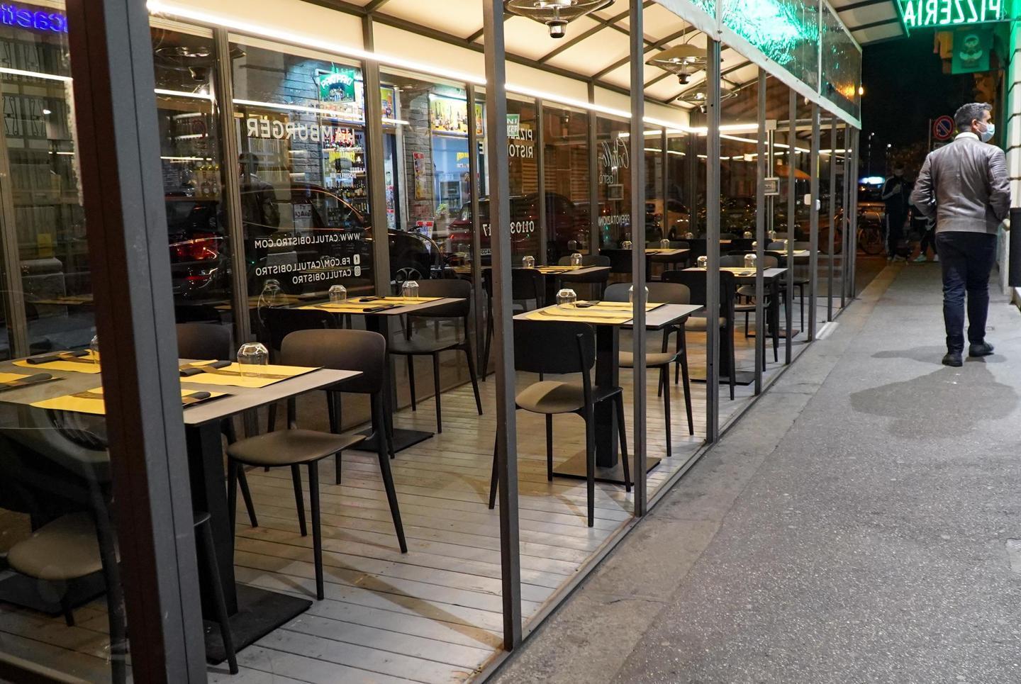 [EMPTYTAG]Stop a cinema e palestre I ristoranti chiusi alle 18 