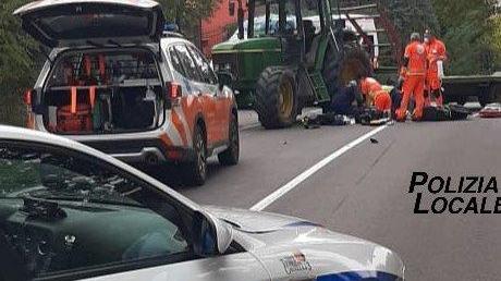 Castelvetro.Tragico schianto tra moto e trattore muore un 55enne