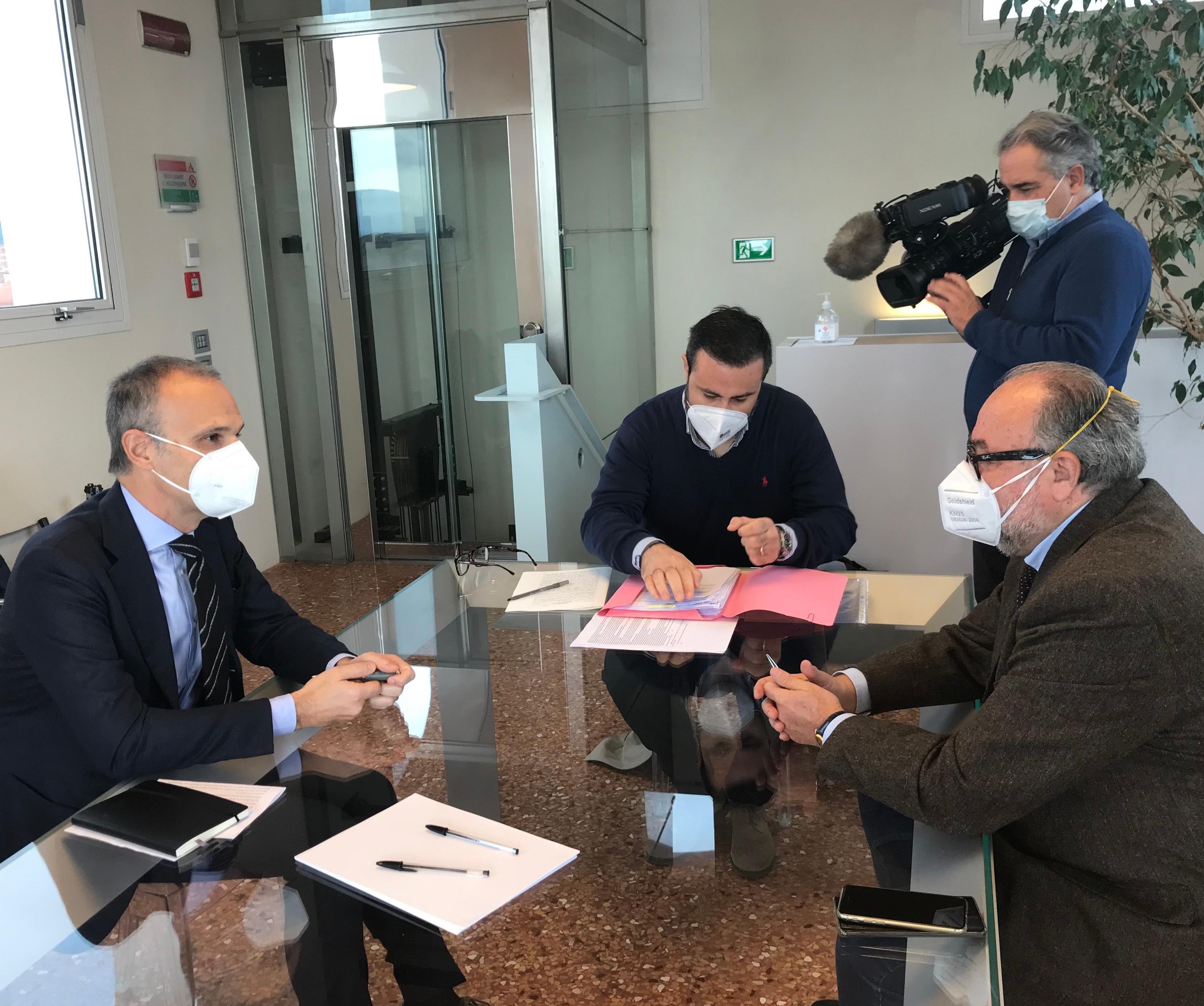 Un milione di euro in attrezzature mediche per fronteggiare l'emergenza Covid 