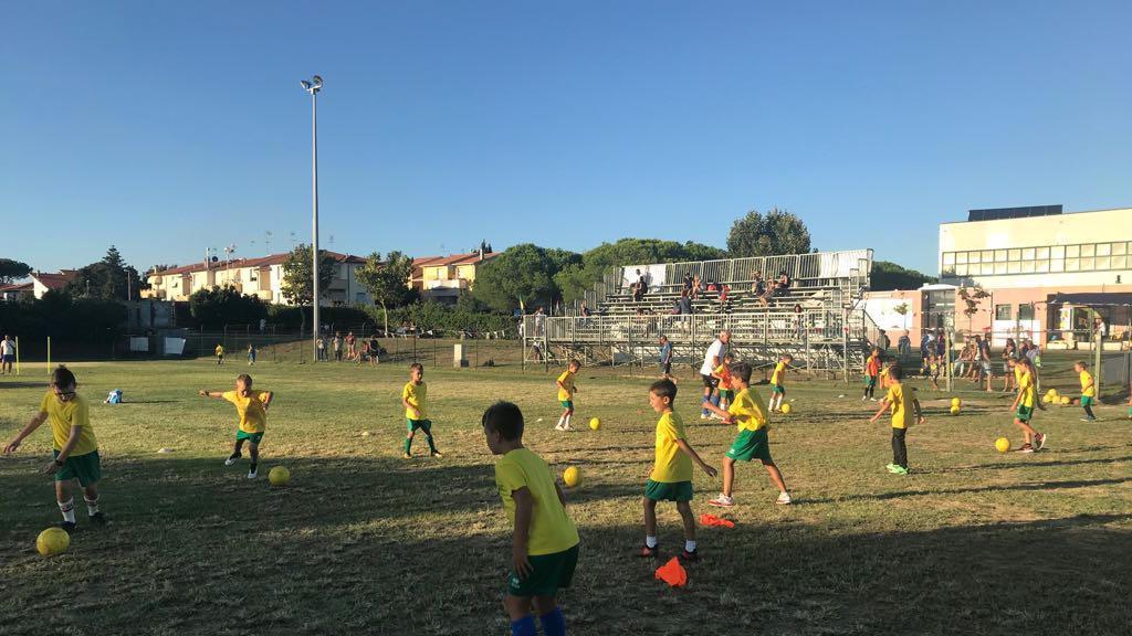 Nuovo Dpcm, il ministero dello sport chiarisce: "Sì agli allenamenti ma senza contatto, anche nelle scuole calcio"