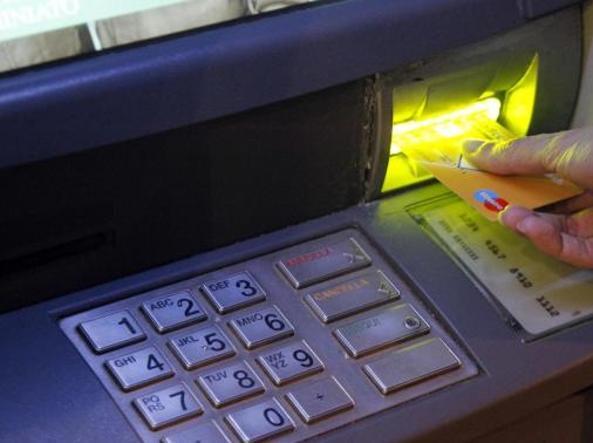 Truffa del bancomat ai danni di un anziano, tre modenesi denunciati