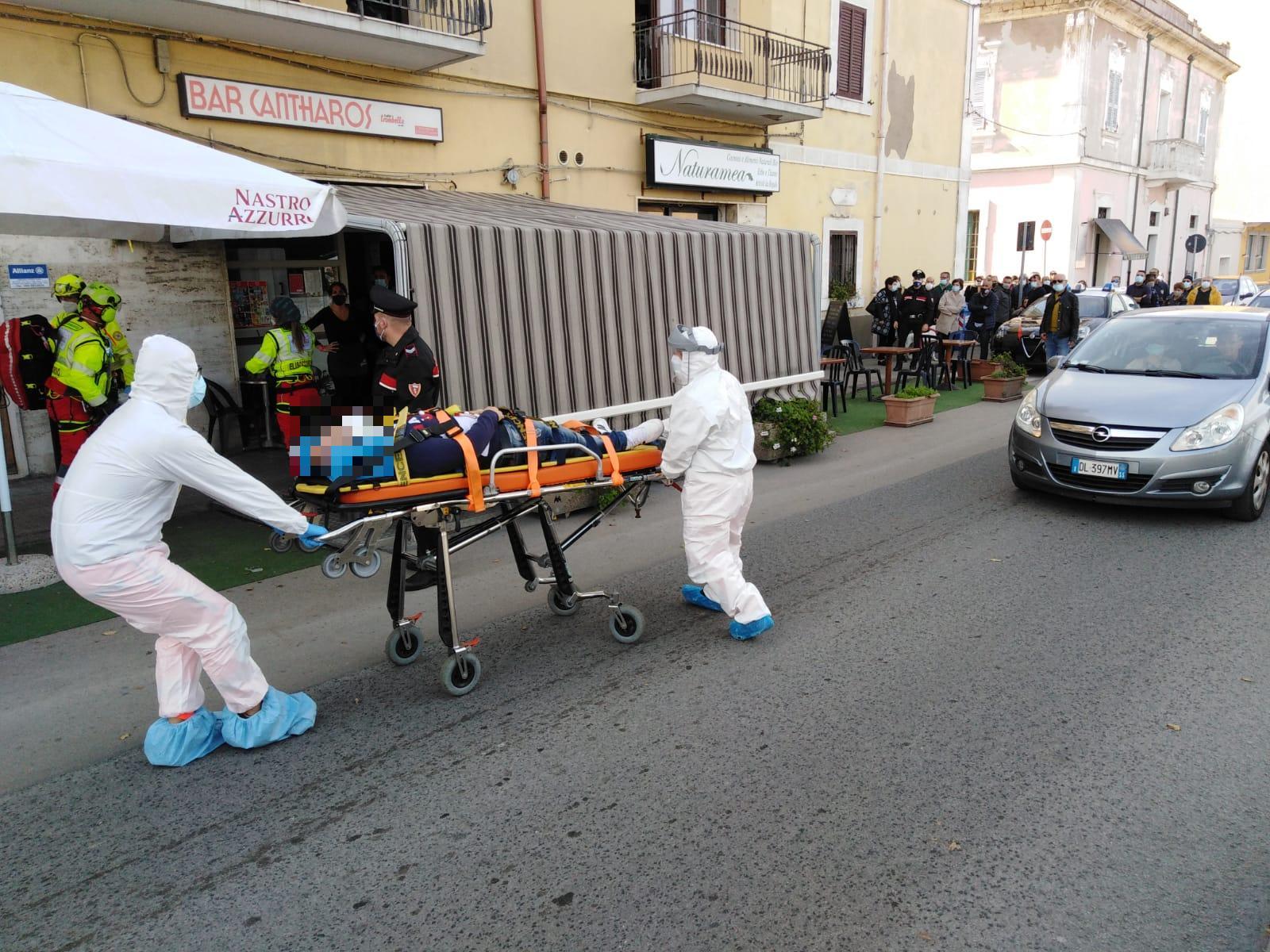Porto Torres, beve un caffè e si sente male: i soccorsi arrivano con l'elicottero