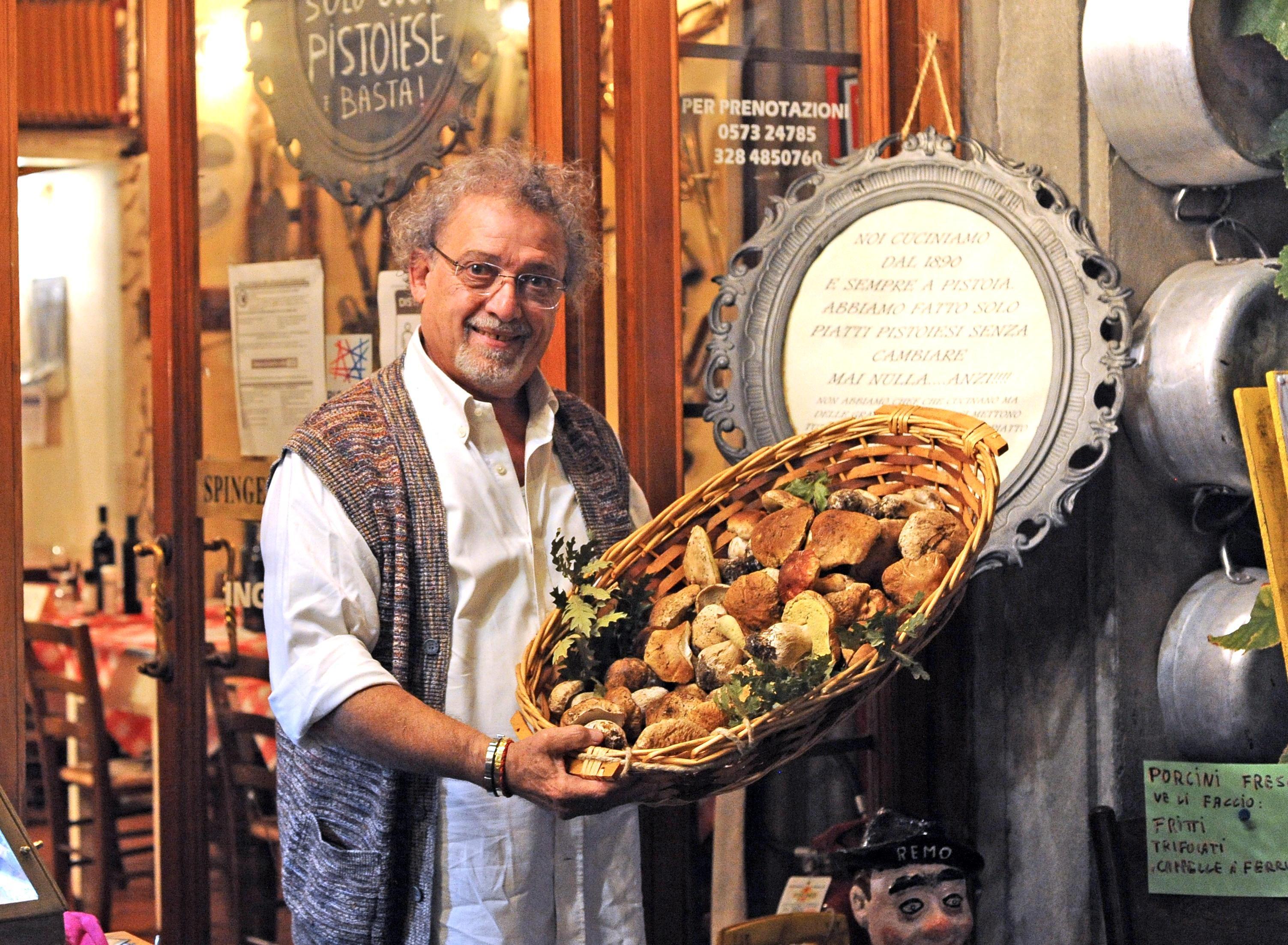 Checco Bugiani, titolare della "Locanda del capitano del popolo" (Foto Gori)
