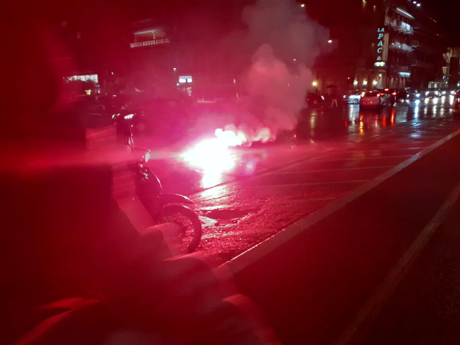 Manifestazione a Viareggio contro le misure anticovid: viale a mare bloccato - Video