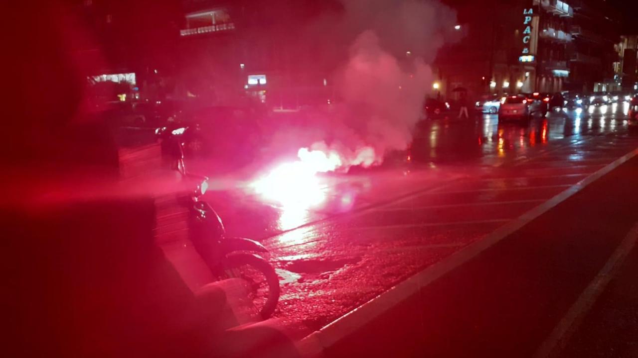 Manifestazione a Viareggio contro le misure anticovid: viale a mare bloccato - Video