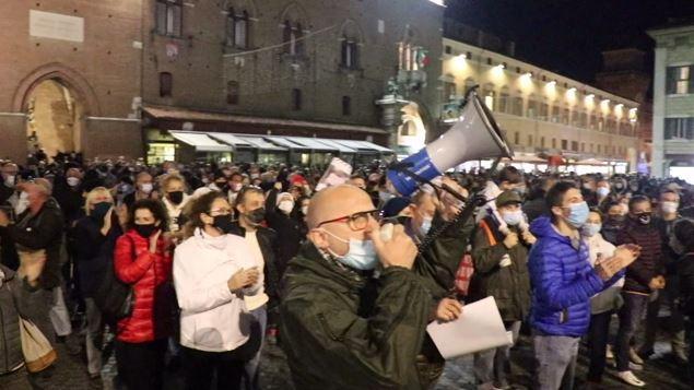 Ferrara, ristoratori in piazza contro il Governo: "Siamo lavoratori, non untori"