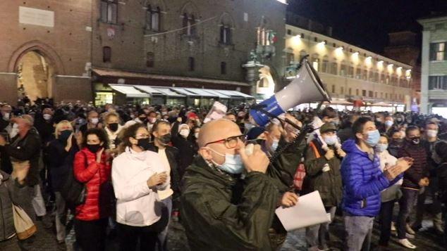 Ferrara, ristoratori in piazza contro il Governo: "Siamo lavoratori, non untori"