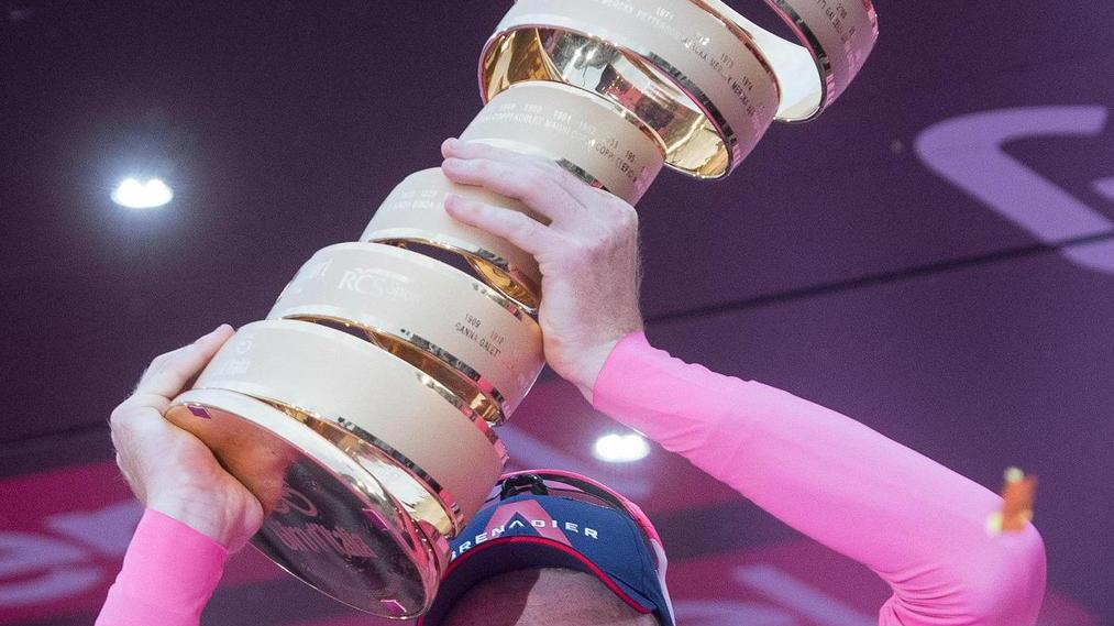 Hart fa il sorpasso e si veste di rosa solo all’ultima tappa