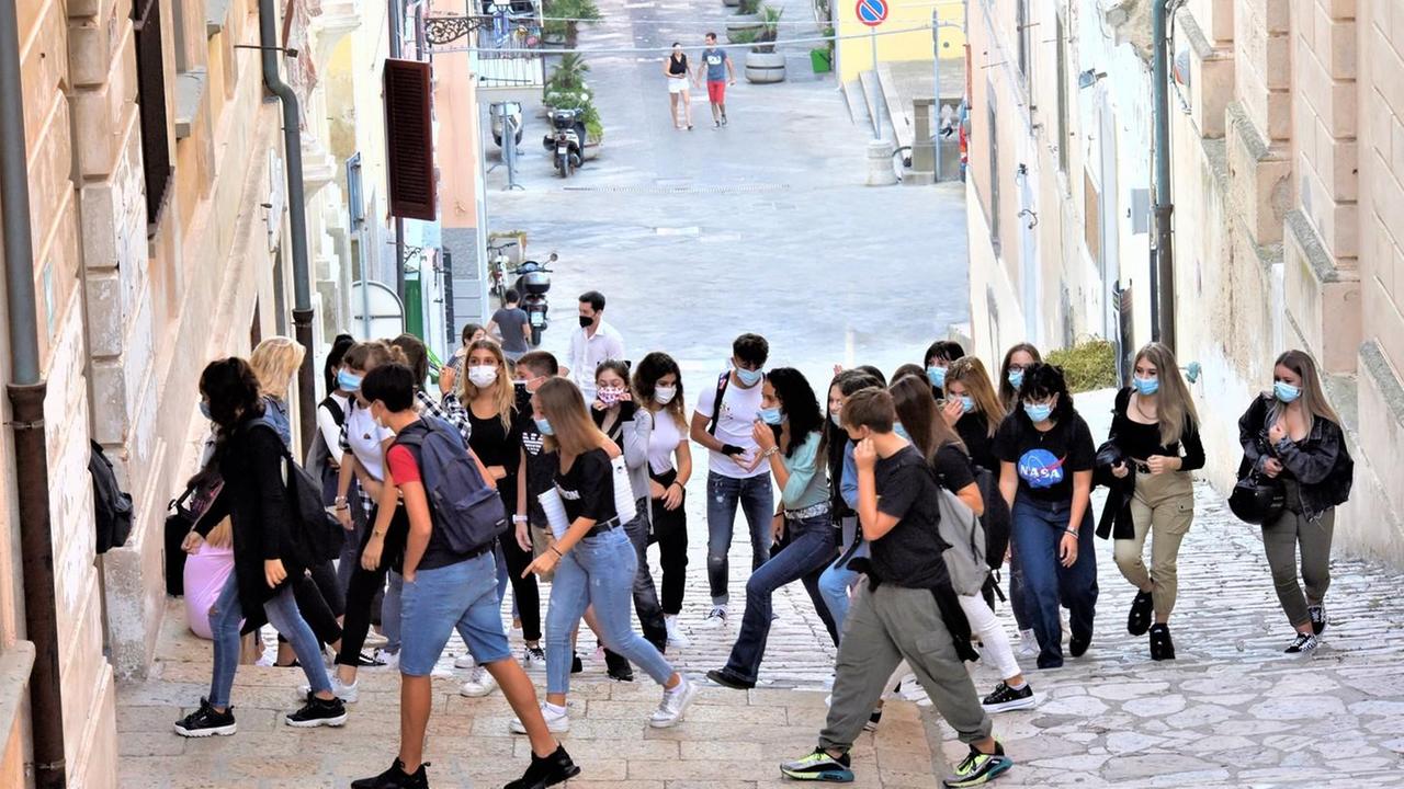 Da oggi tutte le superiori sono in Dad, stop alle lezioni anche a Salita Napoleone