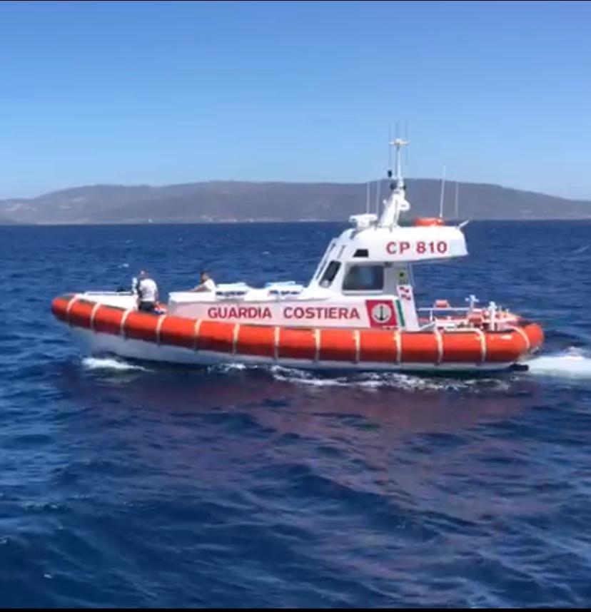 Barca in avarìa davanti all'Asinara: la guardia costiera recupera scafo e i due diportisti