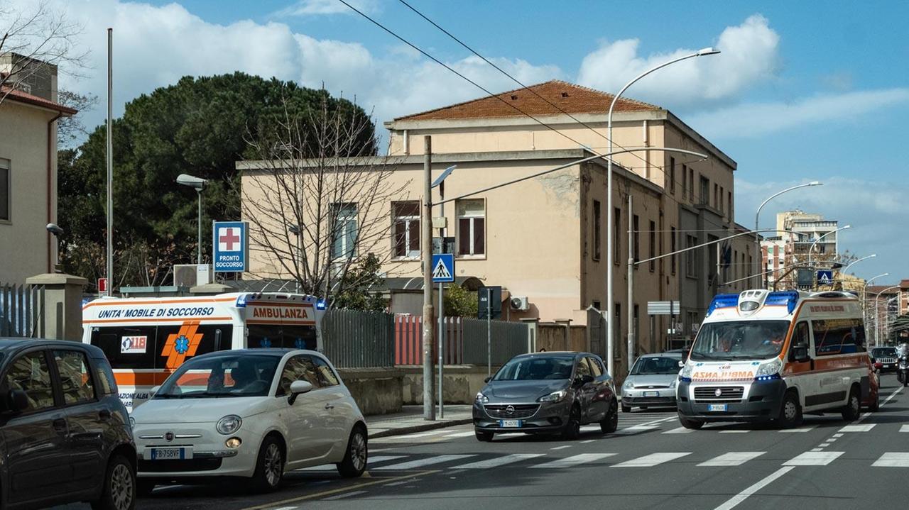Covid, 13 pazienti trasferiti dall'ospedale all'albergo a Sassari