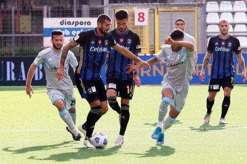 Un momento della sfida di Coppa Italia tra Entella e Pisa (Foto Agenzia Massimo Sestini)