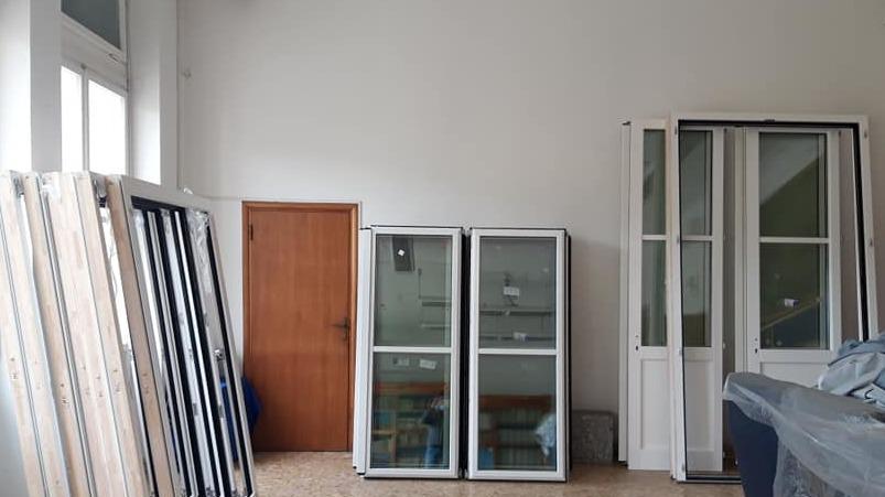 Nuovi infissi in Municipio per il risparmio energetico