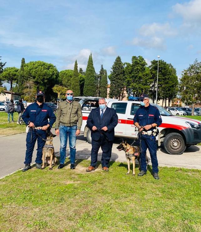I cani “antispaccio” Destroy e Van Basten controllano le scuole