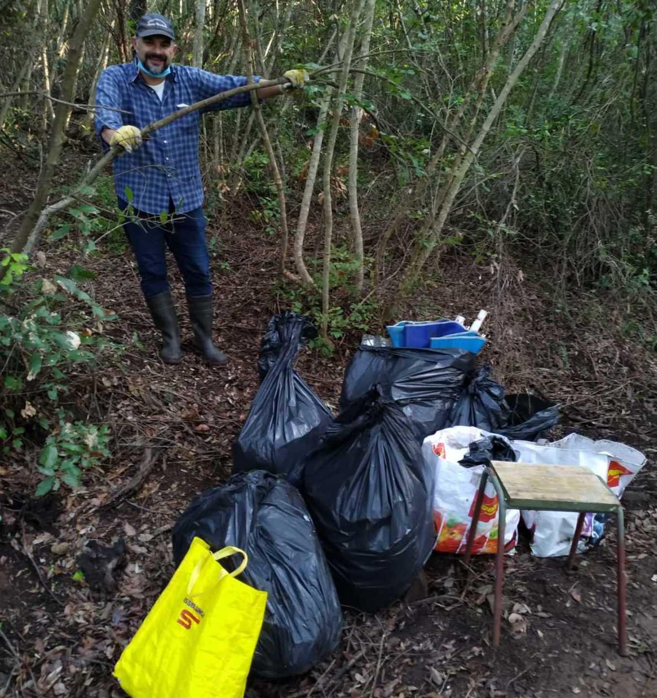 Ripuliscono il bosco degli spacciatori a Botrona 