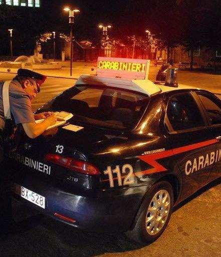 Clienti dentro al locale fino all’una di notte Arrivano i carabinieri 
