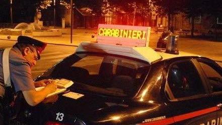 Clienti dentro al locale fino all’una di notte Arrivano i carabinieri