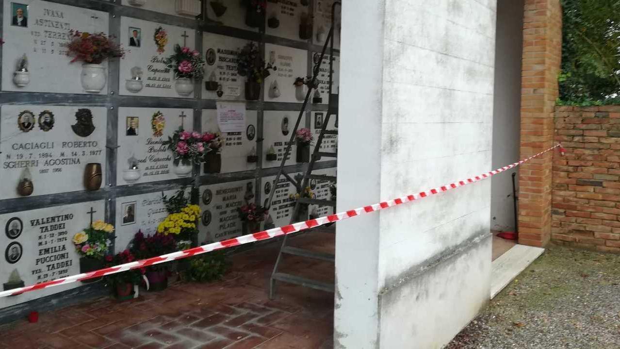 Degrado al cimitero di Stibbio